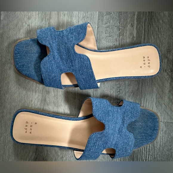 🌻 Blue Denim Slide Sandals 🌻 - Picture 3 of 4